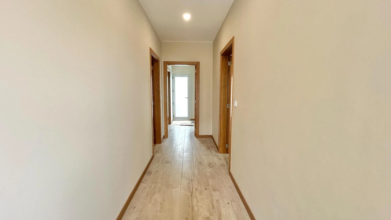 Apartamento T2 para Venda em Cavernães Foto 12