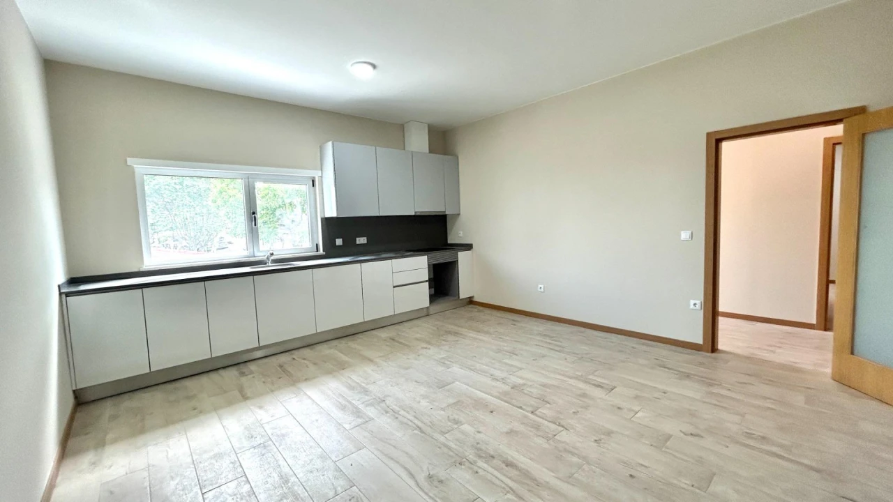 Apartamento T2 para Venda em Cavernães Foto 6