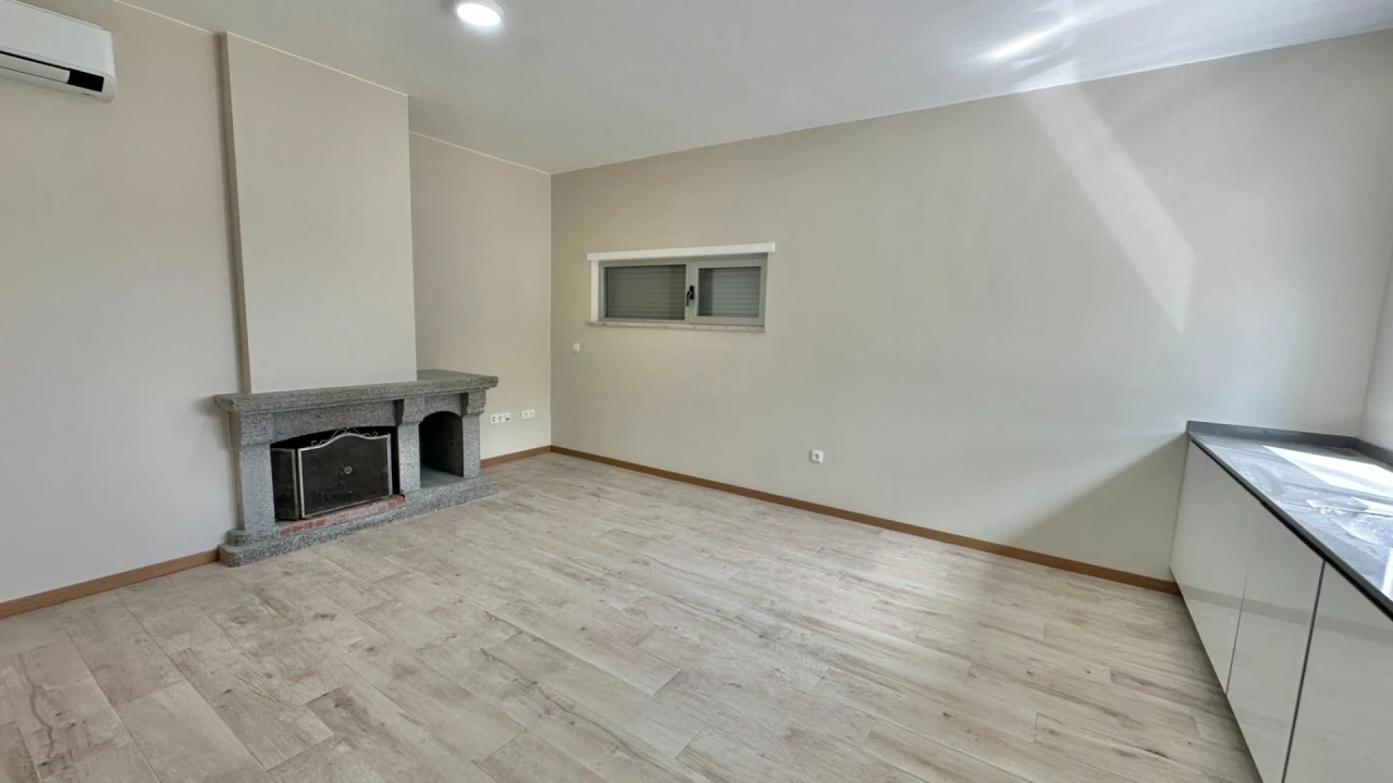 Apartamento T2 para Venda em Cavernães Foto 7