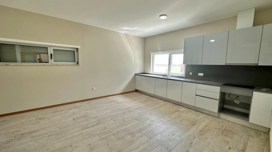 Apartamento T2 para Venda em Cavernães Foto 1