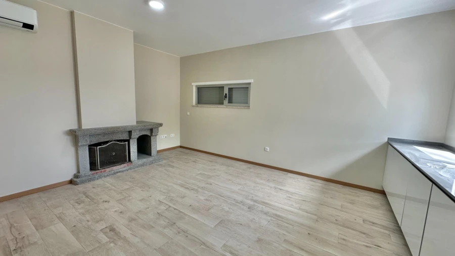 Apartamento T2 para Venda em Cavernães Foto 7