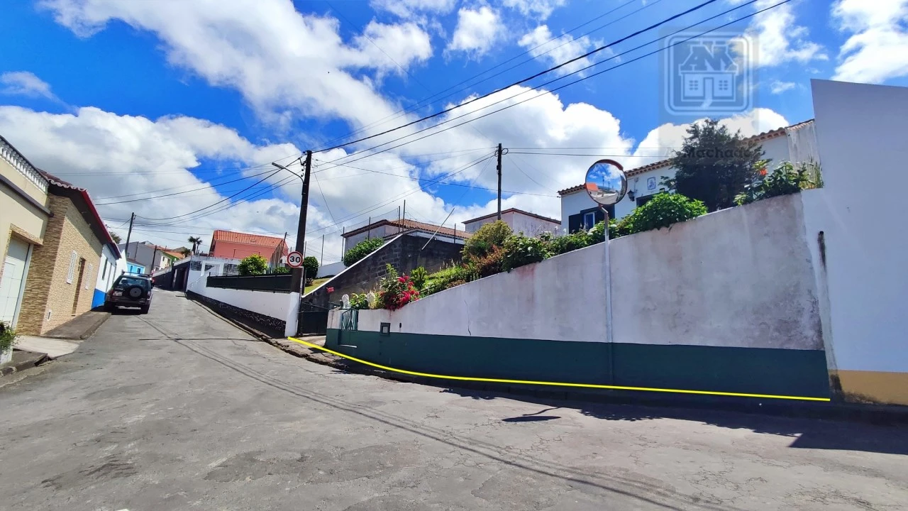 Moradia T2 para Venda em Fenais da Ajuda Foto 5