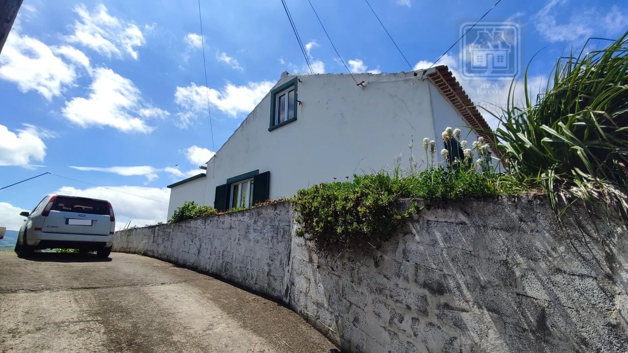 Moradia T2 para Venda em Fenais da Ajuda Foto 9