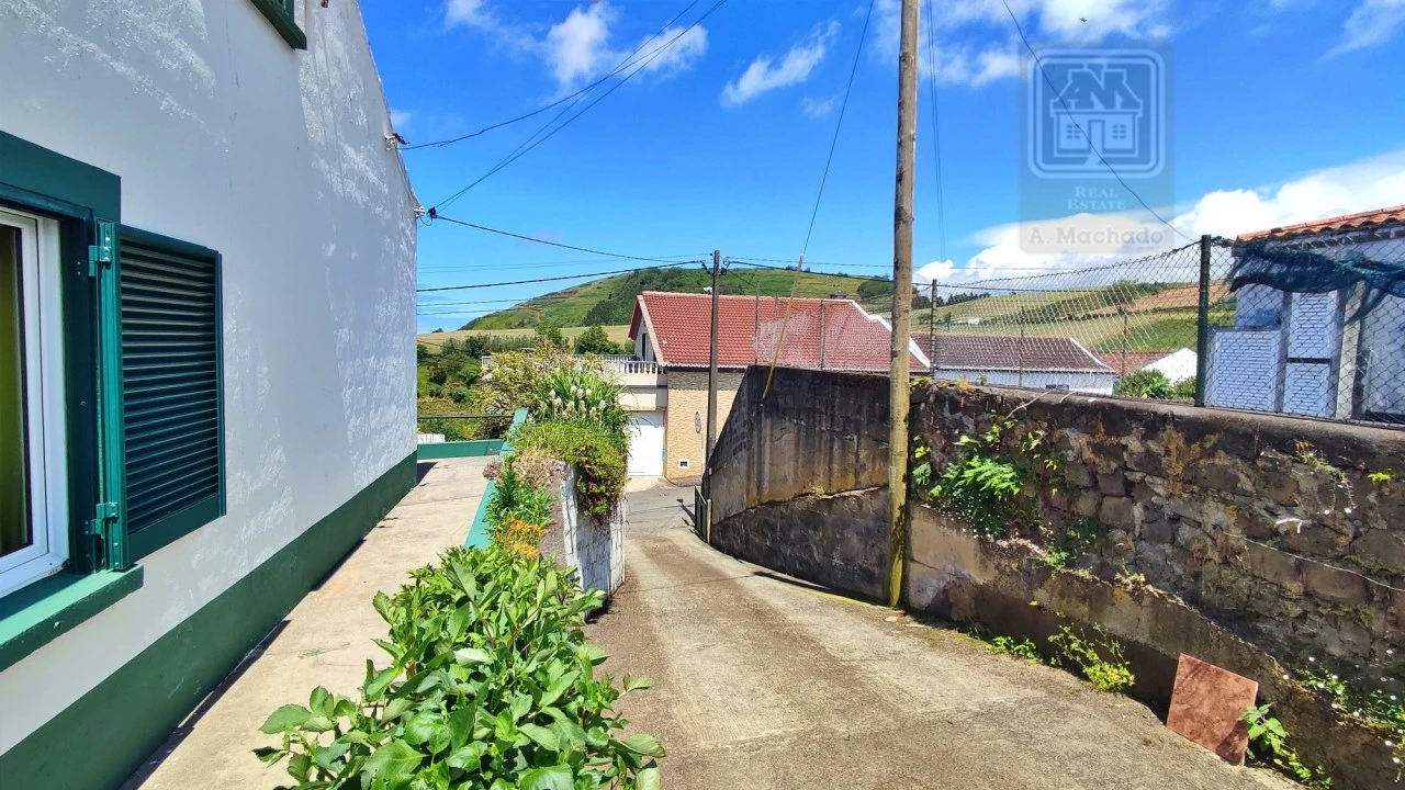 Moradia T2 para Venda em Fenais da Ajuda Foto 11