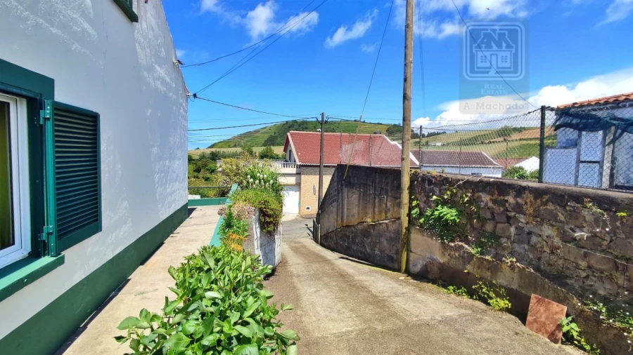 Moradia T2 para Venda em Fenais da Ajuda Foto 11