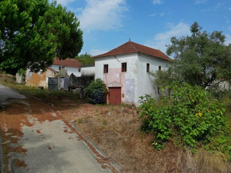 Moradia T3 para Venda em Salir de Matos Foto 4