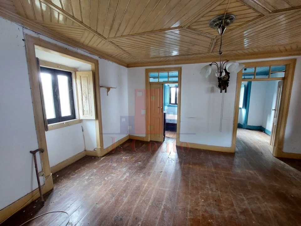 Moradia T3 para Venda em Salir de Matos Foto 13