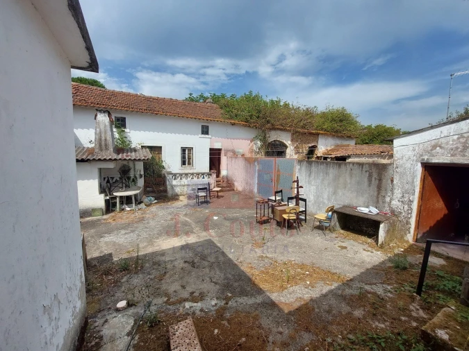 Moradia T3 para Venda em Salir de Matos Foto 9