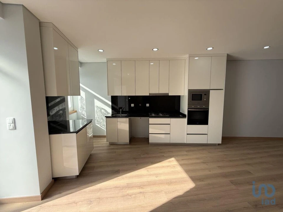 Apartamento T1 para Venda em Poiares e Canelas Foto 9