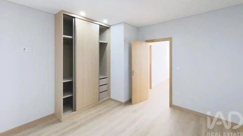 Apartamento T1 para Venda em Poiares e Canelas