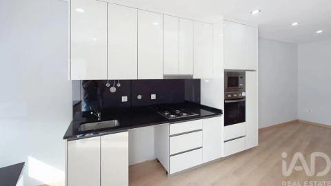 Apartamento T1 para Venda em Poiares e Canelas