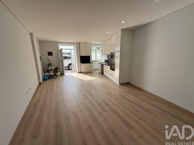 Apartamento T1 para Venda em Poiares e Canelas Foto 18