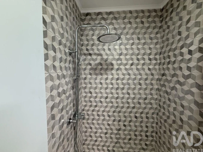 Apartamento T1 para Venda em Poiares e Canelas Foto 25