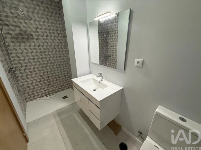 Apartamento T1 para Venda em Poiares e Canelas Foto 21