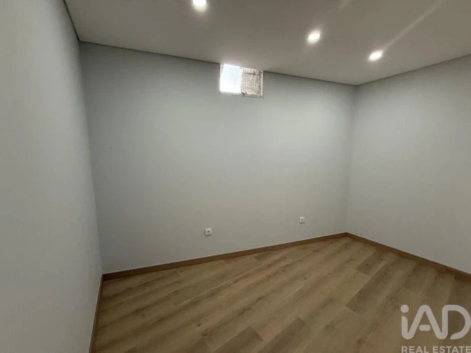 Apartamento T1 para Venda em Poiares e Canelas Foto 15