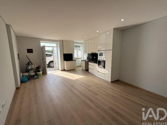 Apartamento T1 para Venda em Poiares e Canelas Foto 19