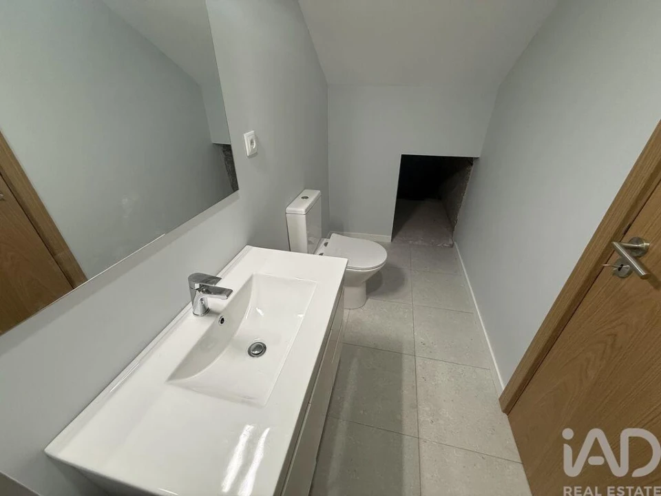 Apartamento T1 para Venda em Poiares e Canelas Foto 22