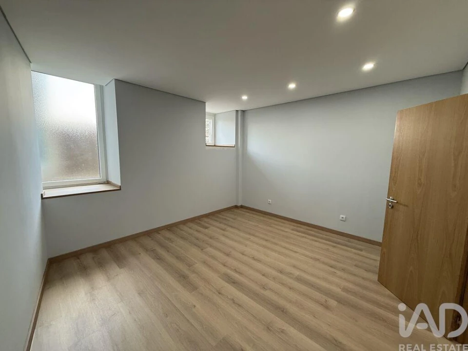 Apartamento T3 para Venda em Poiares e Canelas Foto 26