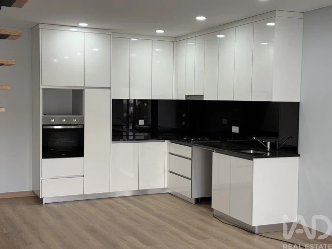 Apartamento T3 para Venda em Poiares e Canelas Foto 17