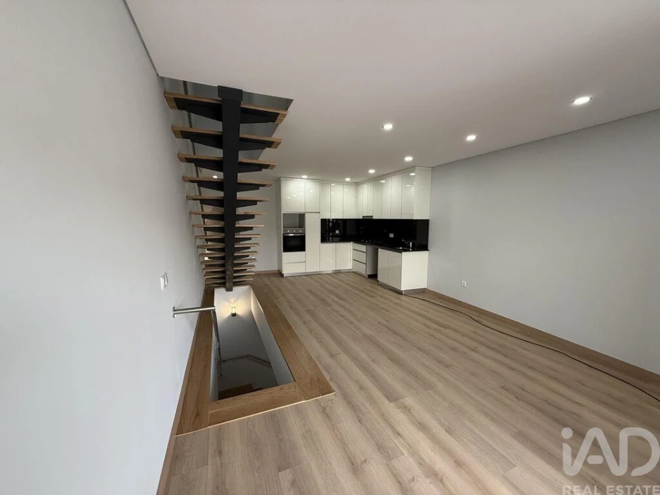 Apartamento T3 para Venda em Poiares e Canelas Foto 16