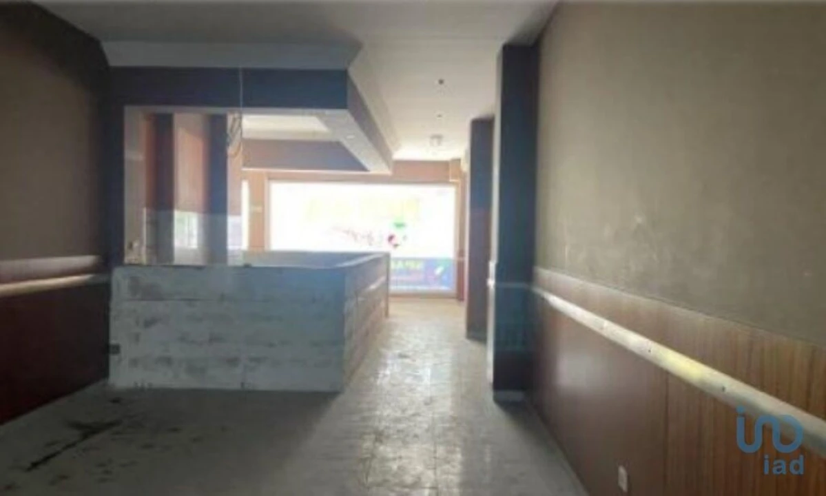 Loja para Venda em Cidade da Maia Foto 1