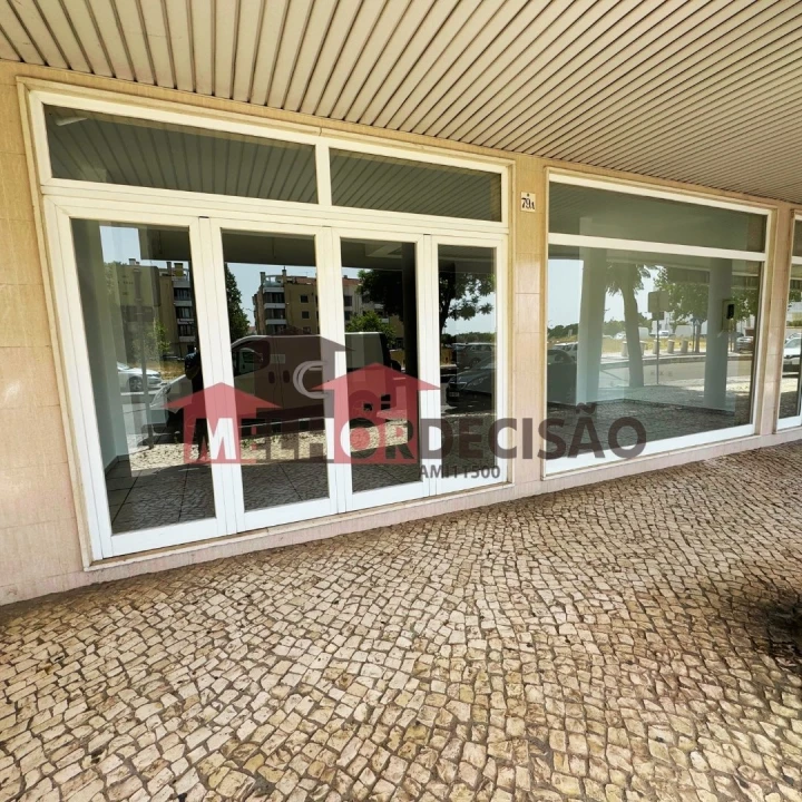 Loja para Arrendamento em São João Baptista Foto 2