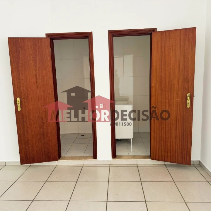 Loja para Arrendamento em São João Baptista Foto 5