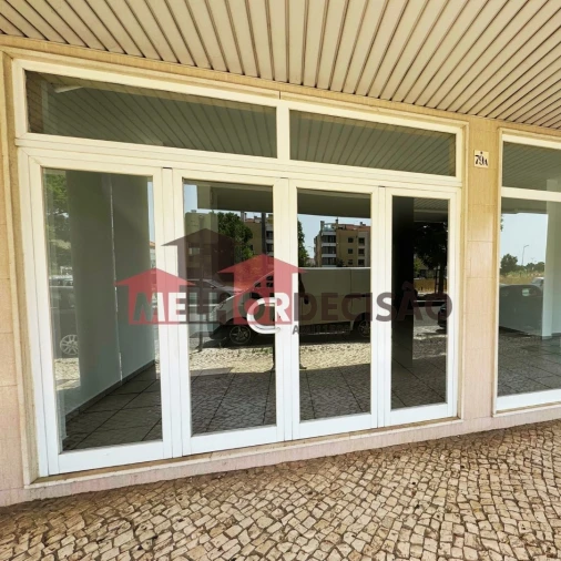 Loja para Arrendamento em São João Baptista