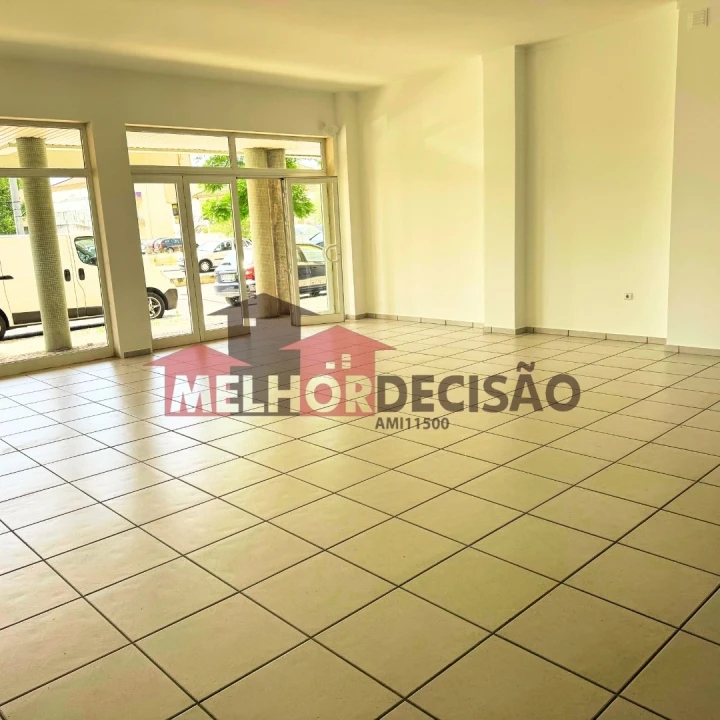 Loja para Arrendamento em São João Baptista Foto 4