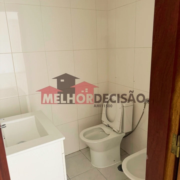 Loja para Arrendamento em São João Baptista Foto 6