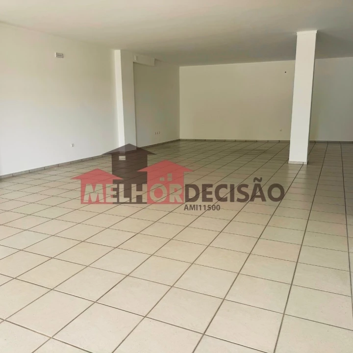 Loja para Arrendamento em São João Baptista Foto 3