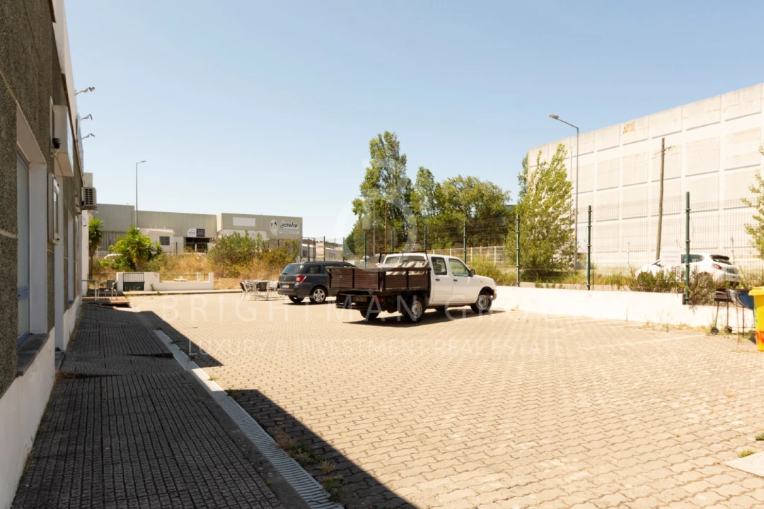 Loja para Venda em Rio de Mouro Foto 26
