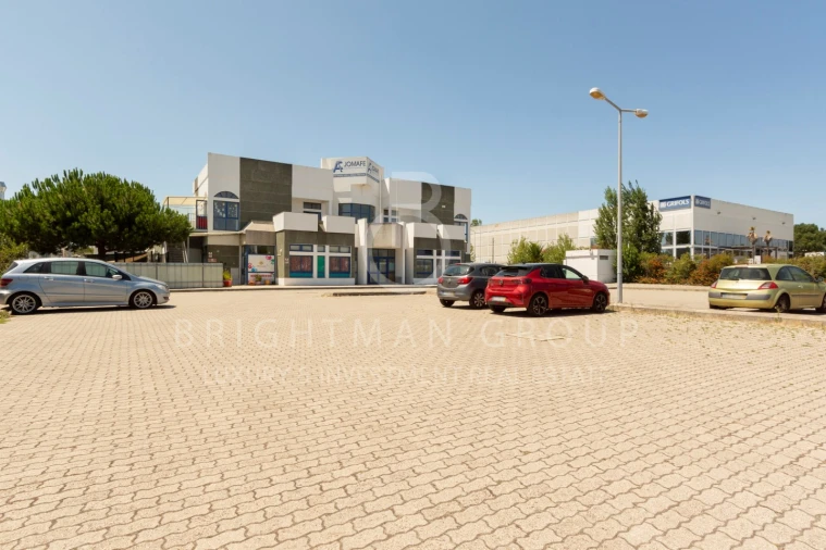 Loja para Venda em Rio de Mouro Foto 1