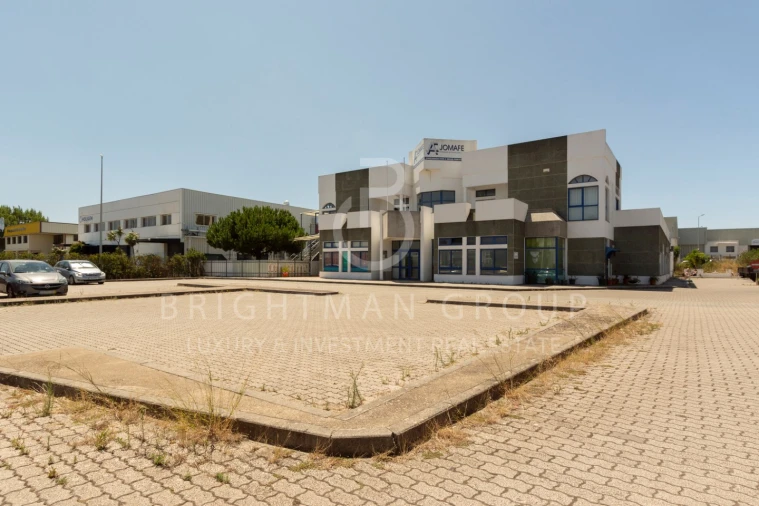 Loja para Venda em Rio de Mouro Foto 3