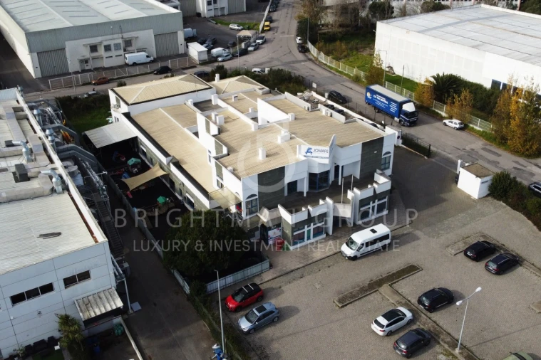 Loja para Venda em Rio de Mouro Foto 28