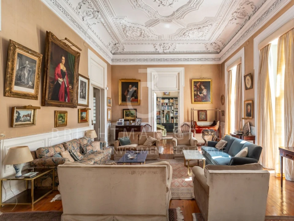 Moradia T7 para Venda em Misericórdia Foto 22