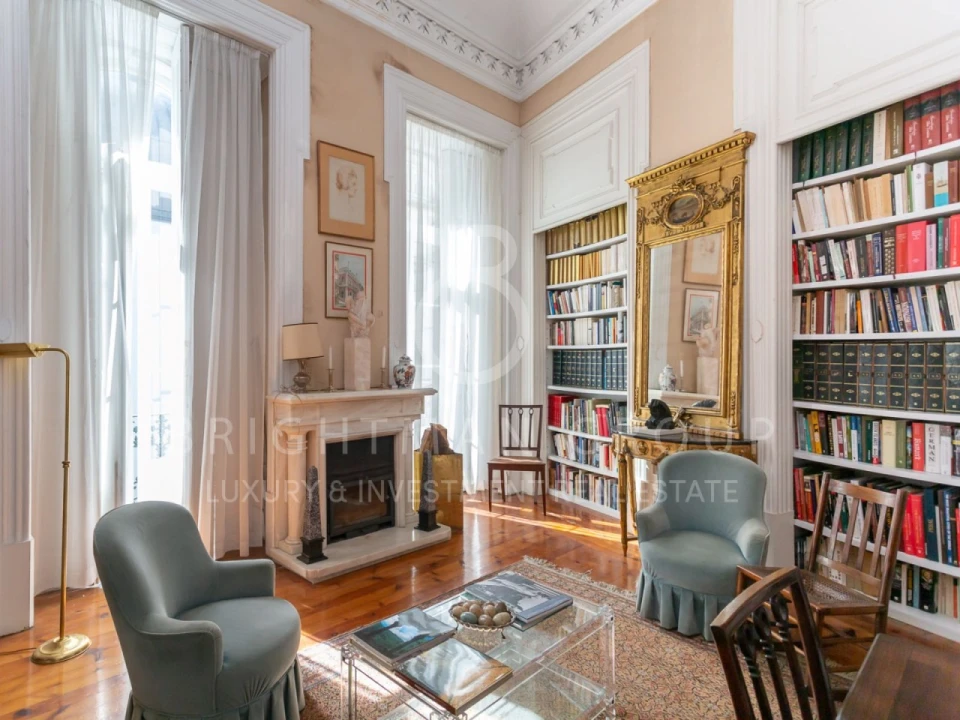 Moradia T7 para Venda em Misericórdia Foto 24