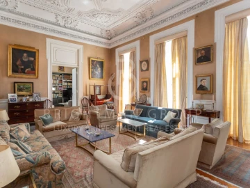 Moradia T7 para Venda em Misericórdia