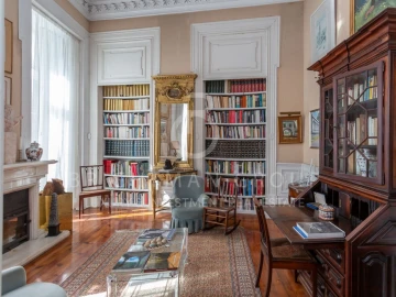 Moradia T7 para Venda em Misericórdia