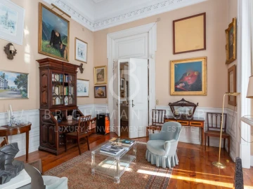 Moradia T7 para Venda em Misericórdia