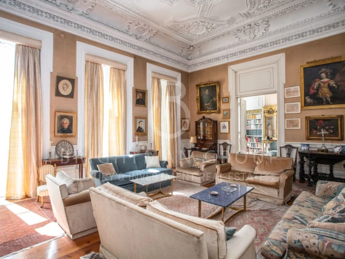 Moradia T7 para Venda em Misericórdia Foto 19