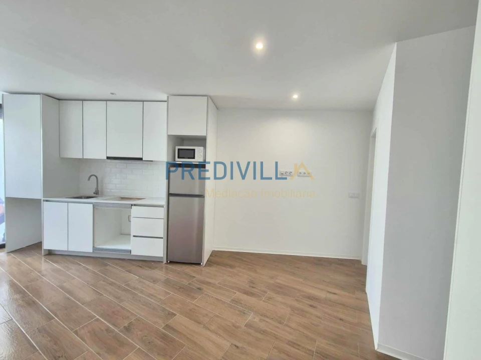 Apartamento T1 para Arrendamento em Vilar de Pinheiro Foto 4