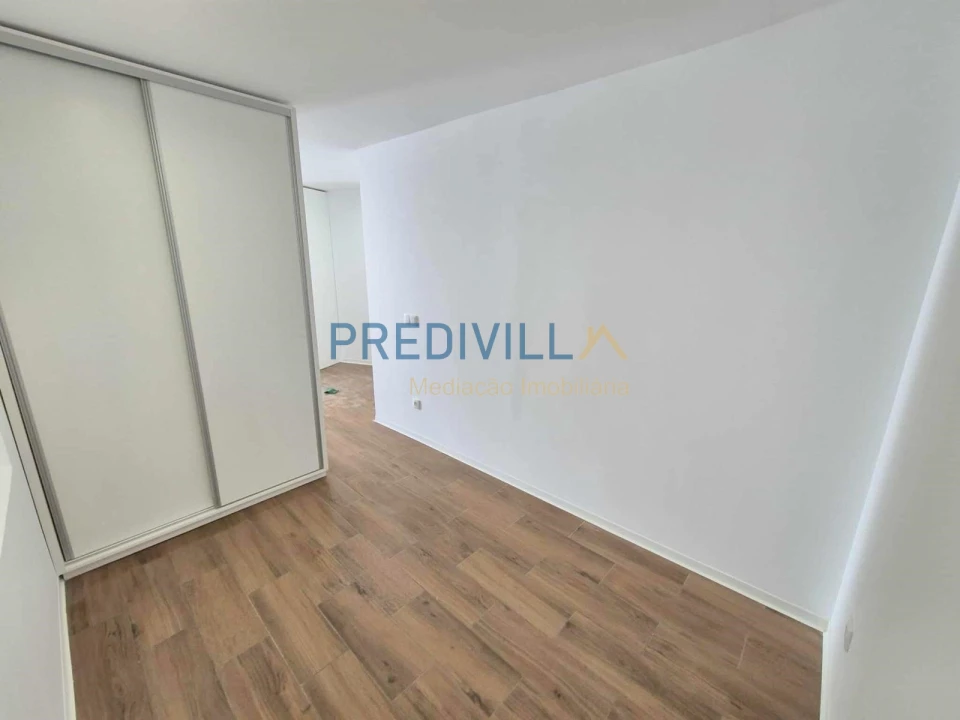 Apartamento T1 para Arrendamento em Vilar de Pinheiro Foto 6