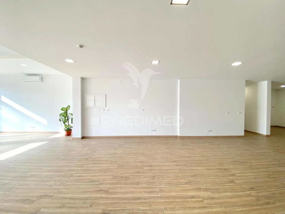 Loja para Venda em Póvoa de Santa Iria e Forte da Casa Foto 5