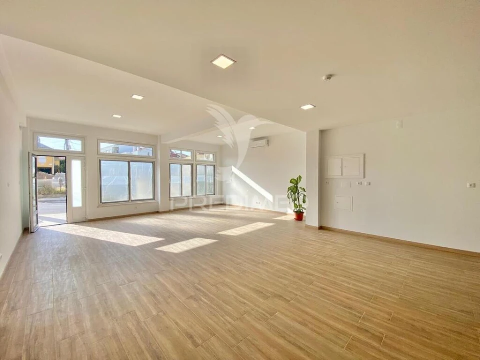 Loja para Venda em Póvoa de Santa Iria e Forte da Casa Foto 4