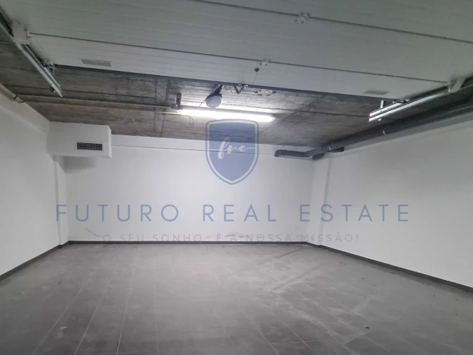 Garagem para Venda em Caniço