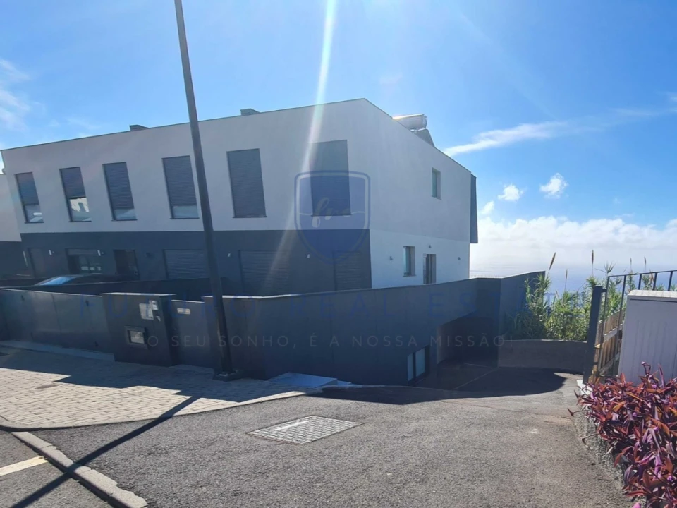 Garagem para Venda em Caniço Foto 6