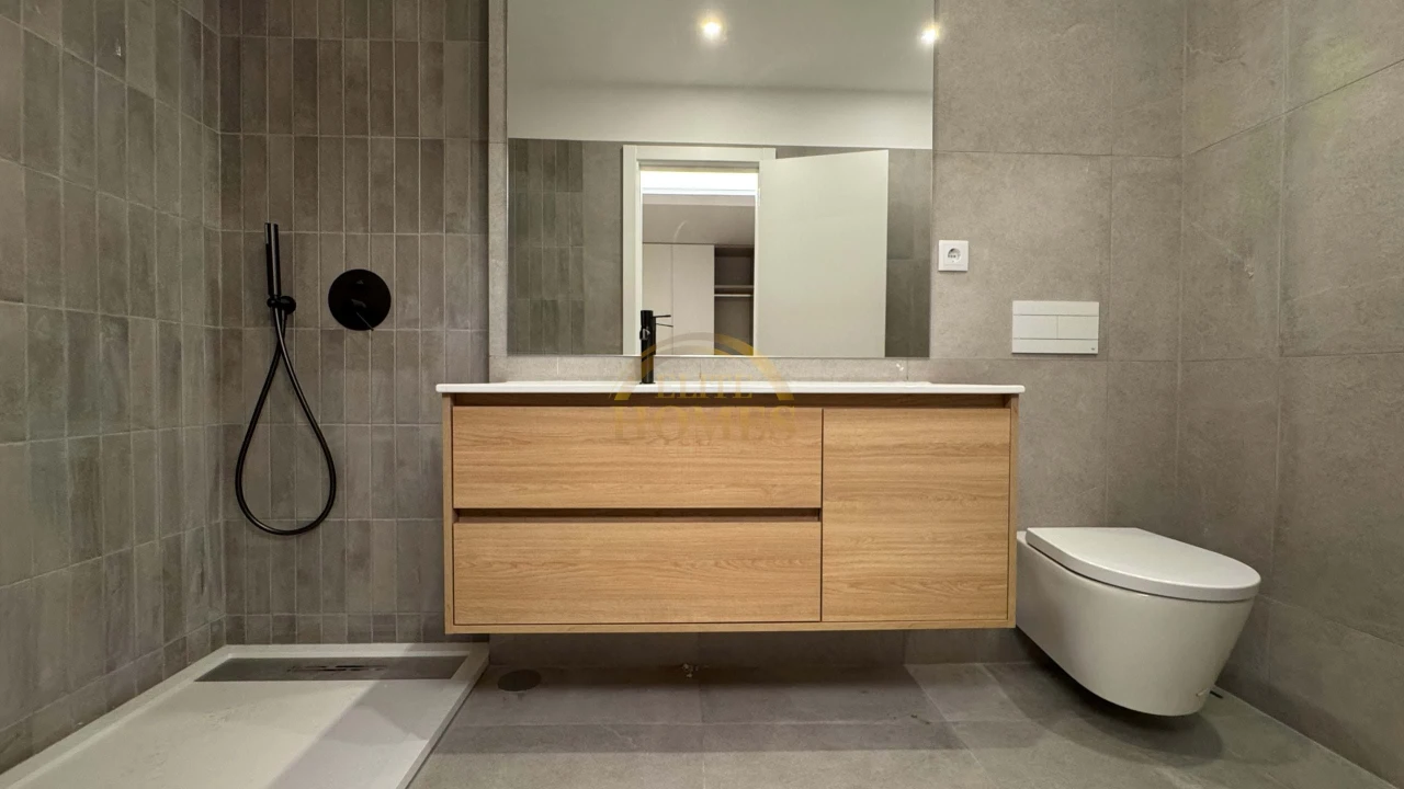 Apartamento T5 para Venda em Avenidas Novas Foto 9