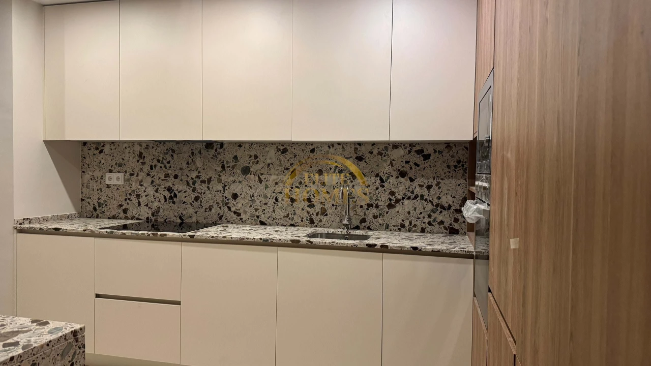 Apartamento T5 para Venda em Avenidas Novas Foto 4