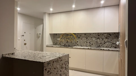 Apartamento T5 para Venda em Avenidas Novas